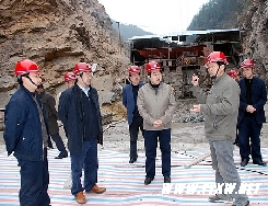 滕英明深入梅峰水利工程慰问建设者