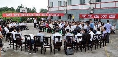 李洪义作客“民生面对面”与村民共话民生
