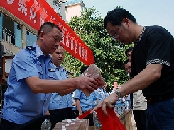 公安局举行涉案财物集中发还仪式