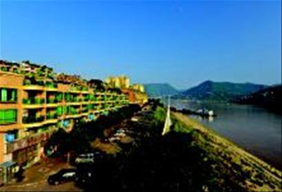 1999年,由于修建三峡工程,云阳老城被淹没,云阳县城开始搬迁至离老