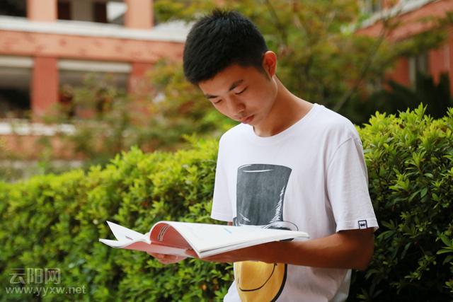 我今年21岁,家住农村,想贷款2万---3万做点生意