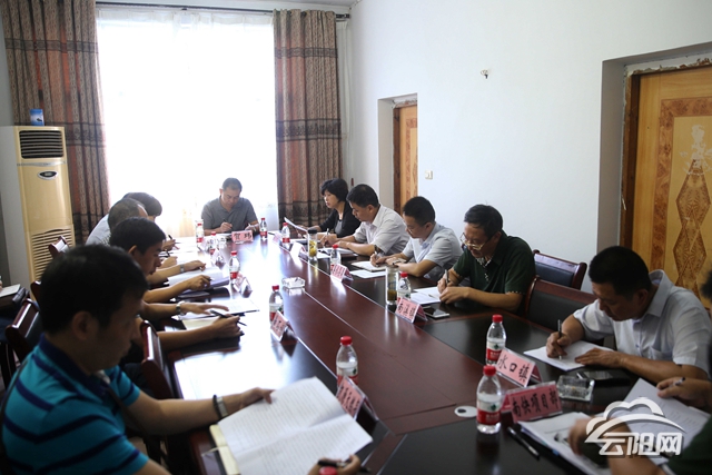 云阳网讯(实习生 丁齐)9月6日,副县长贺玮调研南溪快速通道建设项目