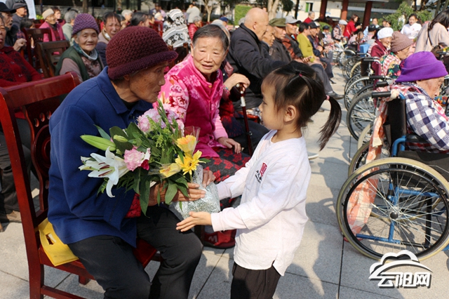 重阳节里活动多,云阳老人这样过